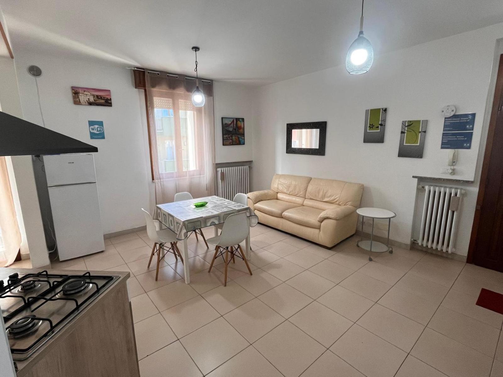 Good House- Ampio Appartamento Vicino Al Mare Rimini Exteriör bild